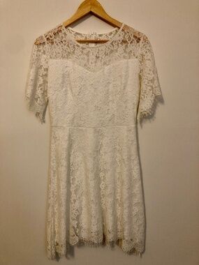 MSLG White Floral Lace Short Sleeve Wedding Cocktail Mini Dress Sz Small (NWOT)